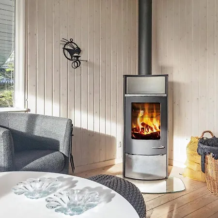 Three-bedroom Holiday In 1