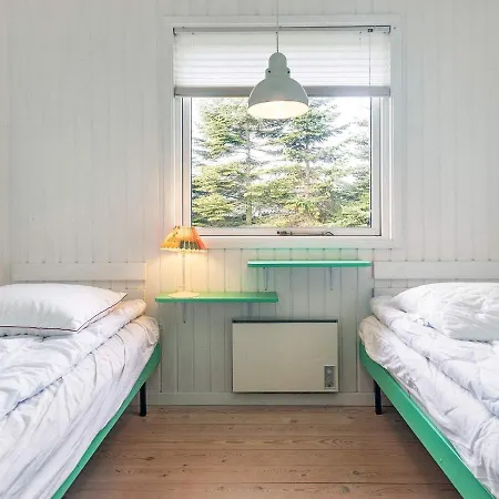 Dom wakacyjny Three-bedroom Holiday In 1