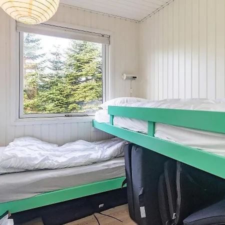 Dom wakacyjny Three-bedroom Holiday In 1 *