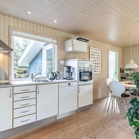 Dom wakacyjny Three-bedroom Holiday In 1 *