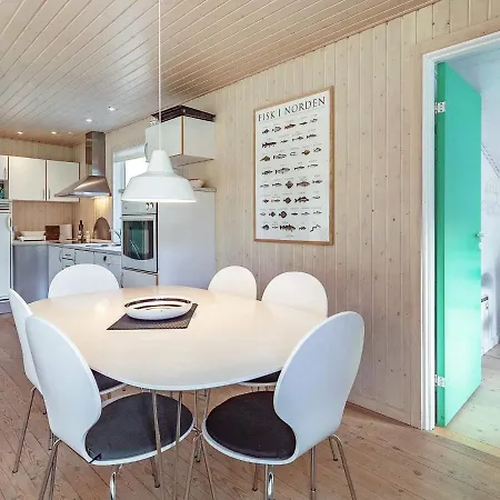 Three-bedroom Holiday In 1 *